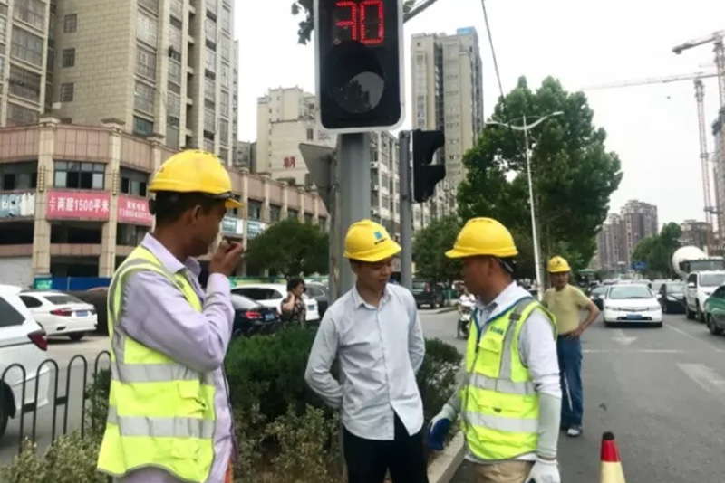 致敬高溫下的堅(jiān)守公司工會(huì)以及工程部組織為員工送清涼活動(dòng)